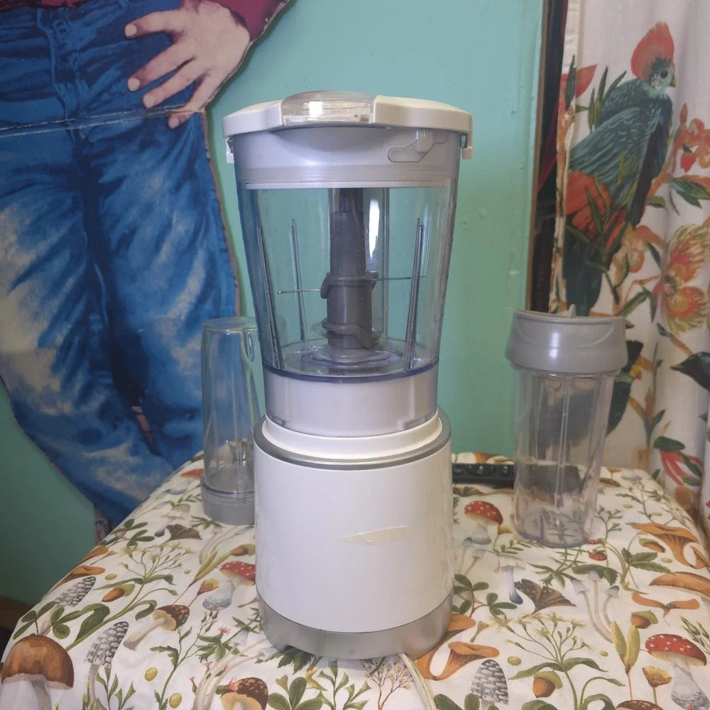 Ninja Kitchen System Pulse 700w 48oz Blender, White + 2 Cups With Lids